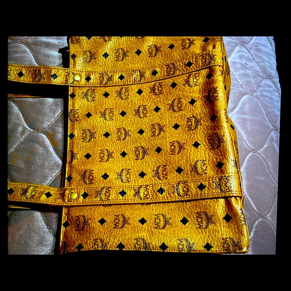 MCM Ladies, large shoulder bag